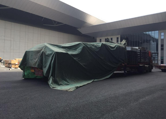 车必须盖雨布,确保货物安全